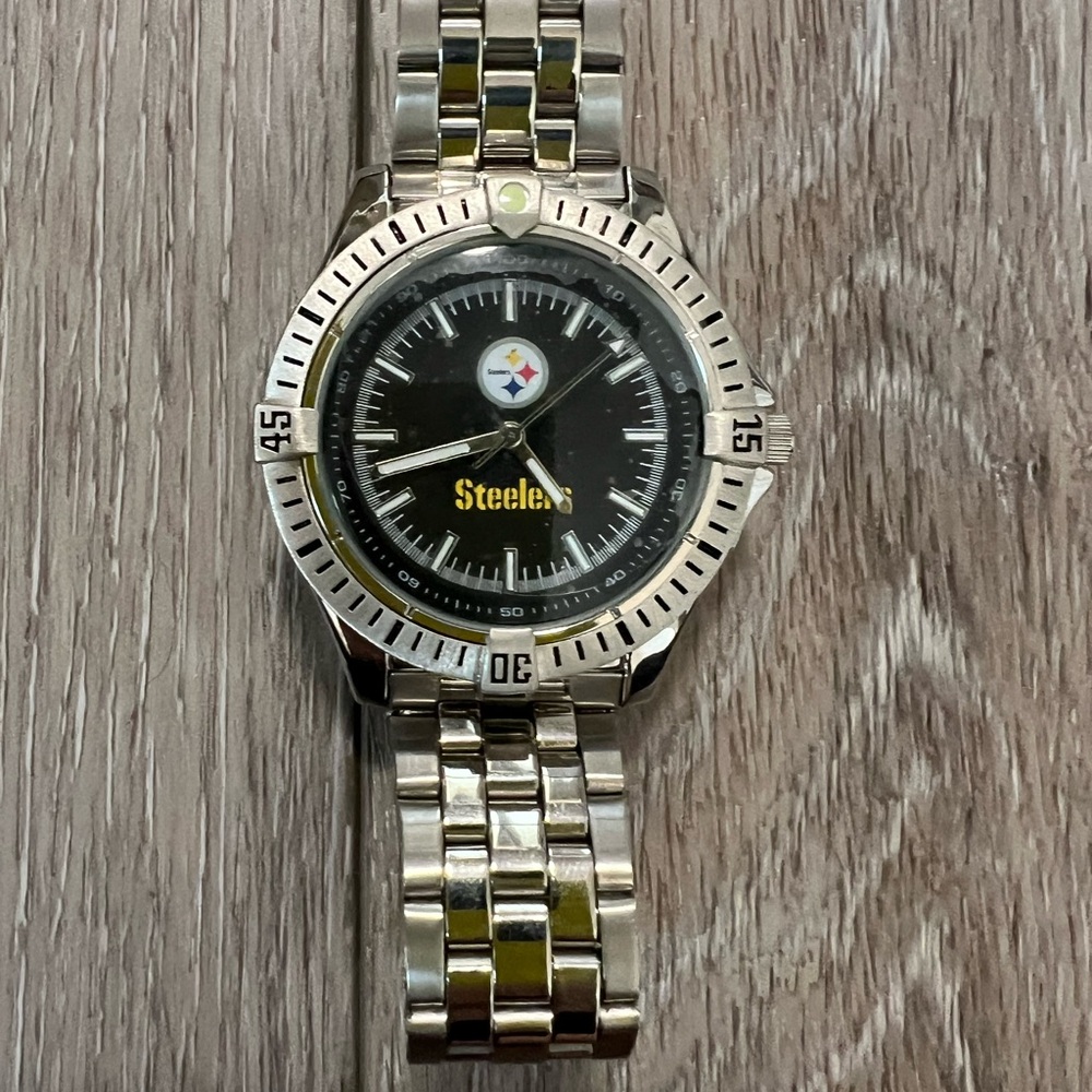 Vintage NFL Pittsburgh Steelers Logo Silver Watch NEW